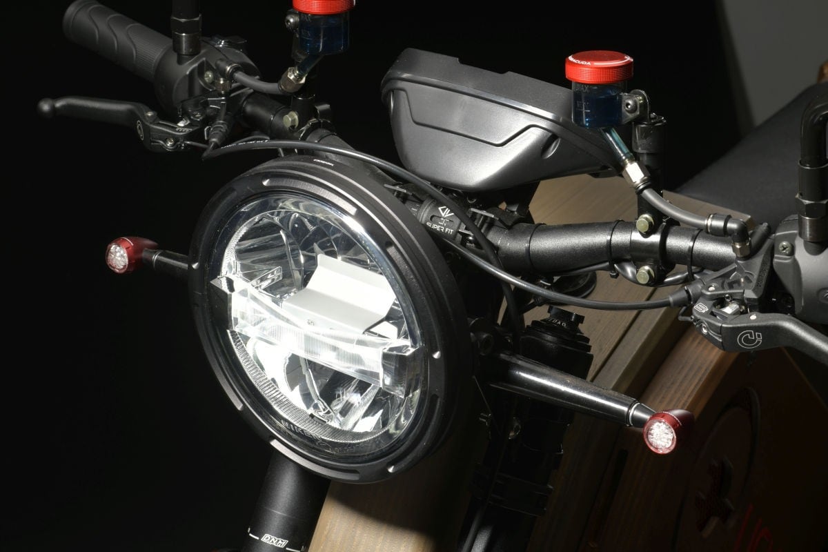 Un italiano ha omologato la prima moto fatta di legno